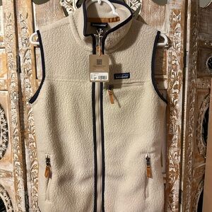 Women’s Patagonia retro pile vest.